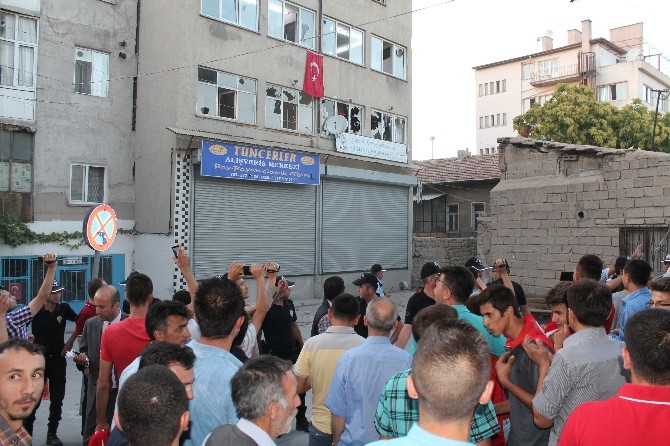 Niğde’de Teröre Tepki Eyleminde HDP Binasına Saldırı