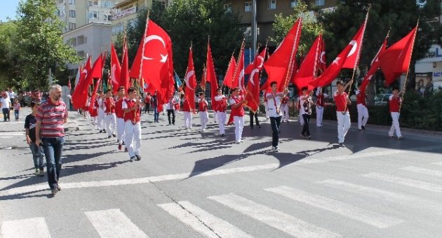 Niğde’de Zafer Haftası Yürüyüşü Yapıldı