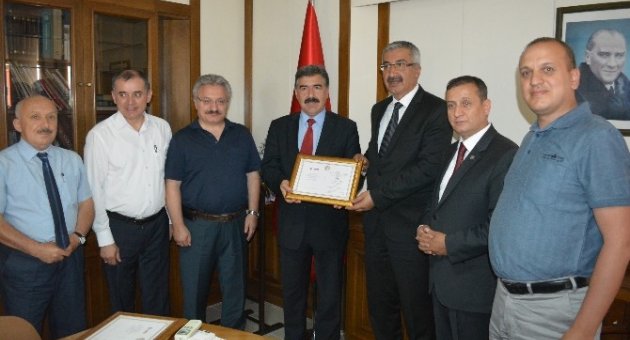 Niğde Valisi Necmeddin Kılıç’a Kurumsal Mükemmellik Ödülü