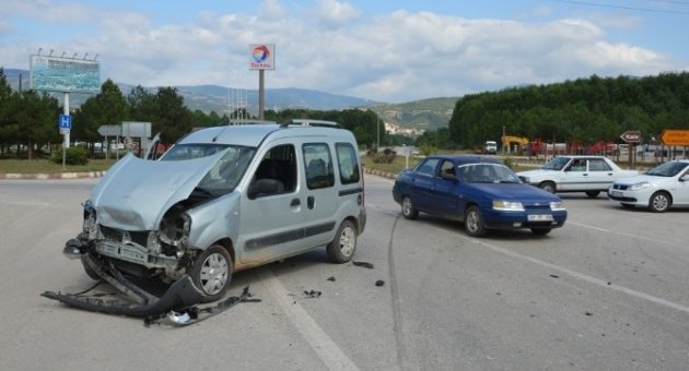 Niksar’da Trafik Kazası: 3 Yaralı
