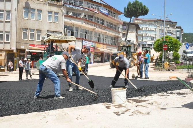 Niksar’da Yağmurun Bozduğu Yollar Asfaltlanıyor