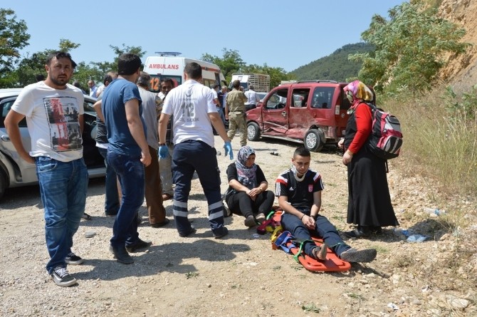 Niksar’da Zincirleme Trafik Kazası: 10 Yaralı