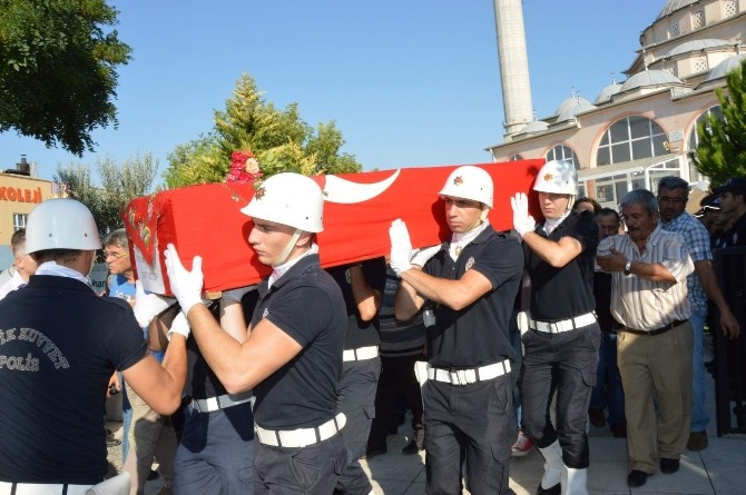 Nişanlısı Tarafından Öldürülen Polis Son Yolculuğuna Uğurlandı