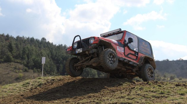 Off road yarışları nefes kesti