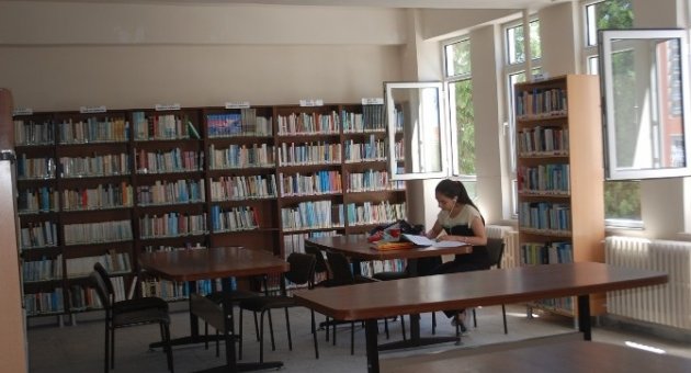 Okullar Tatil Olunca Kütüphaneye İlgi Azaldı