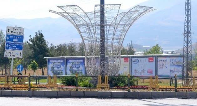 Orta Refüjlere Büyükşehir Amblemli Ferforje Korkuluk