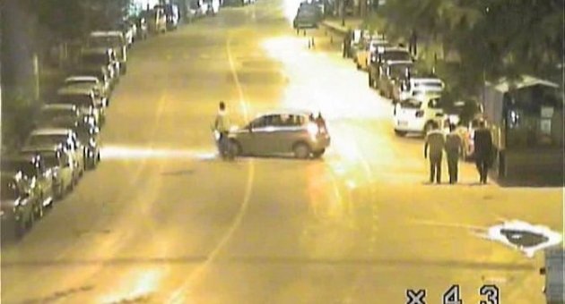 Otomobile Çarpan Bisikletli Havada Takla Attı