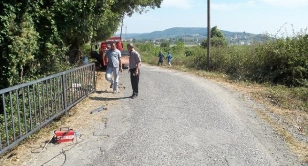 Otomobiller Kanala Uçmasın Diye Korkuluk
