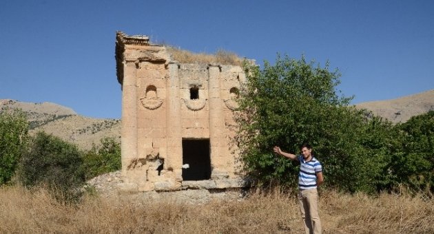 Ozan Anıt Mezarı Restore Edilmezse Yıkılacak