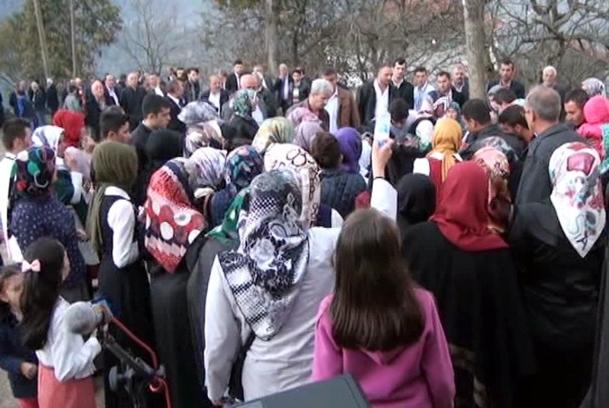 (Özel Haber) Düğünde Silah Sesine Dayanamayan Gelin Bayıldı