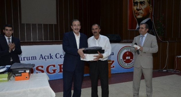 Palandöken Belediyesi 111 Hükümlüyü Giyindirdi