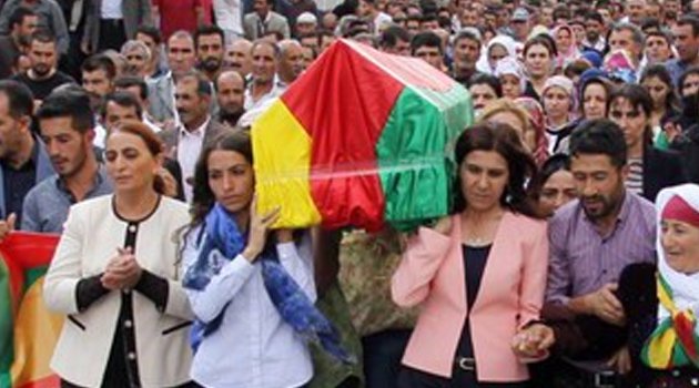 PKK'lı cenazesini omuzlayan vekile soruşturma