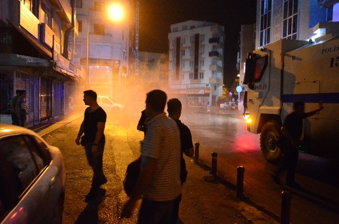 Polis Antalya’da HDP Binası Önündeki Gruba Müdahale Etti