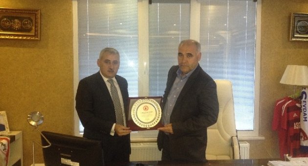 Sadef’ten Abdurrahman Güngör’e Plaket
