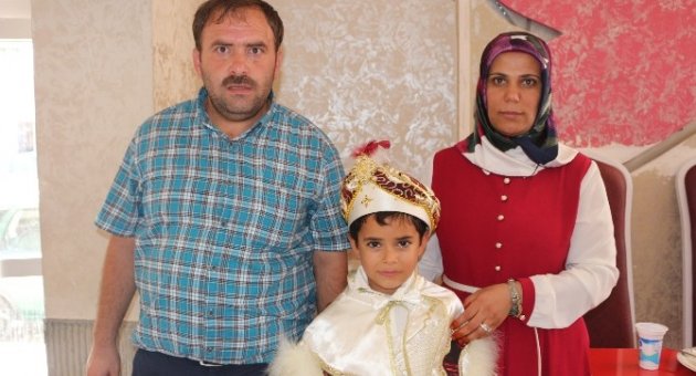 Sağlık Hak-sen Ağrı Şube Başkanı Kılıçaslan’ın Oğlu Sünnet Oldu