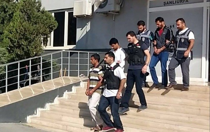 Sahte Kamu Görevlileri Polise Yakalandı
