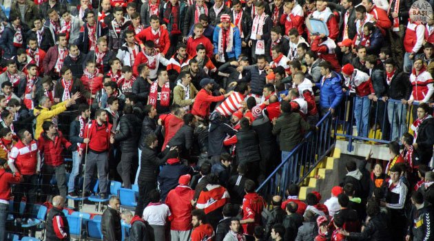 Samsunspor taraftarları arasında bıçaklı kavga çıktı 6 yaralı