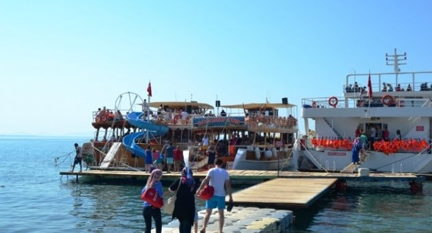 Sarımsaklı’da Eğlencede Yeni Trend, Gezi Tekneleri