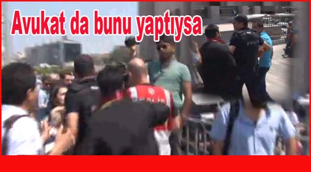 Şehitleri savunan vatandaşa tekme
