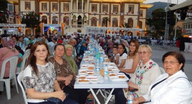 Şekame Kadınları İftar Yemeğinde Ağırladı