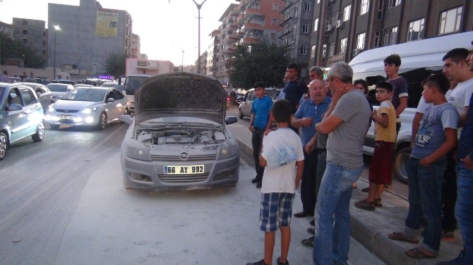 Seyir Halindeki Otomobil Alev Aldı