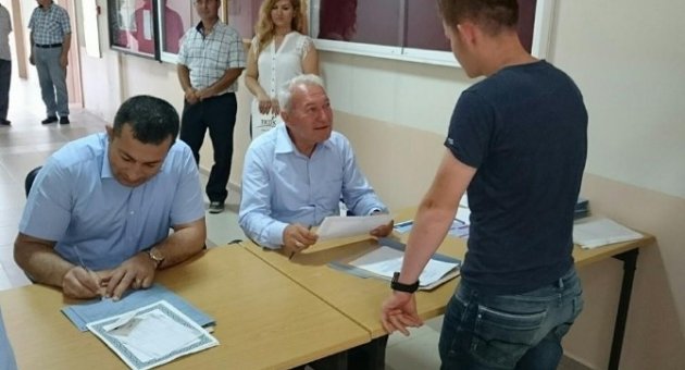 Staj Dolayısıyla Mezun Olamayan Öğrencilere ‘Şartlı Kayıt Hakkı’ Tanındı