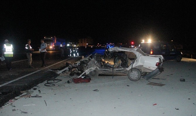 Tanker İle Otomobil Çarpıştı: 3 Ölü, 5 Yaralı