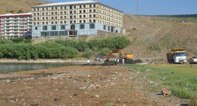 Tatvan Belediyesi Van Gölü Sahilinde Temizlik Çalışması Başlattı