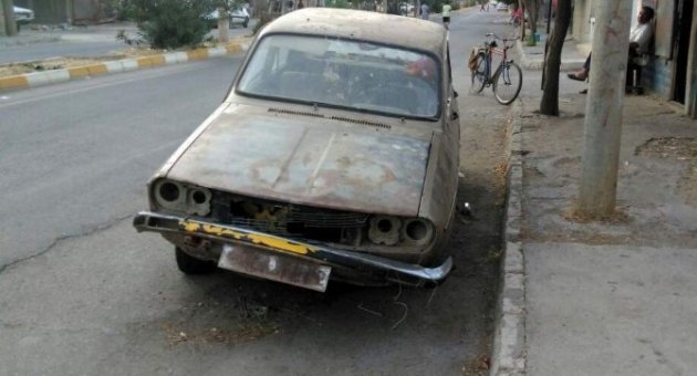 Terkedilmiş Otomobil Kaldırılmayı Bekliyor