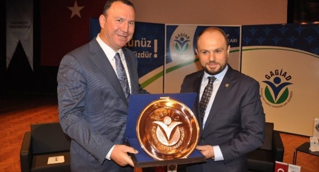 Topçuoğlu Üniversitelilerle Buluştu