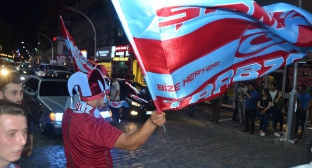 Trabzonspor’un Galibiyet Sevinci Sokaklara Taştı
