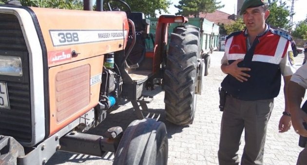Traktör Altında Kalan Genç Hayatını Kaybetti