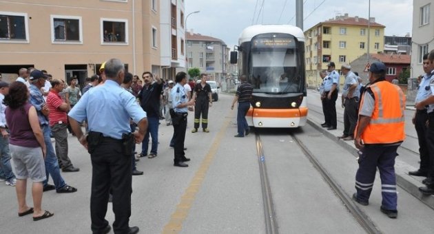 Tramvayın Çarptığı Kadın Ağır Yaralandı