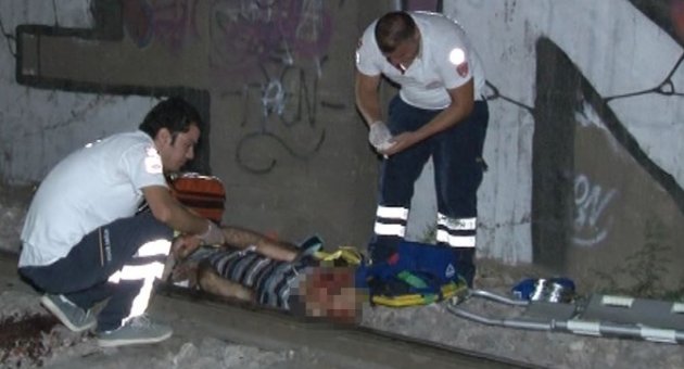 Trenin Önüne Atlayarak İntihar Etti
