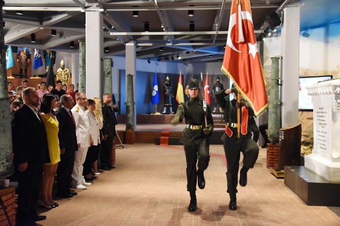 Türkiye Şehitlerini Anıyor