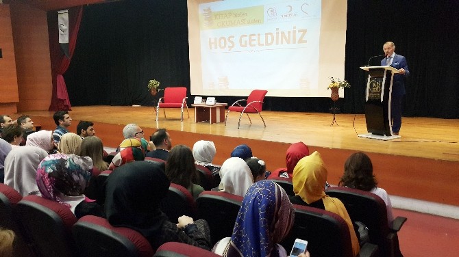 Ünlü Yazar Kaleme Aldığı Romanını Kitapseverler İçin Okudu