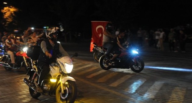 Uşaklı Motorcular Şehitler İçin Yollara Döküldü