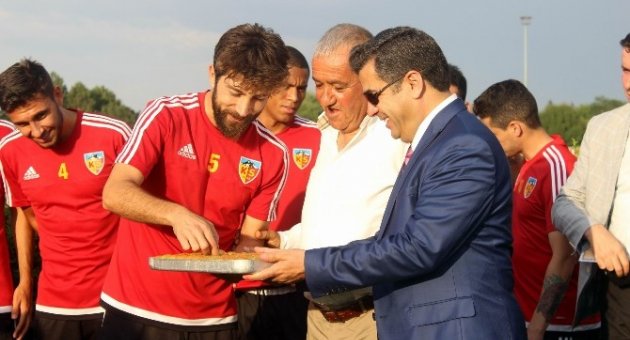 Vali Düzgün’den Kayserispor’a Moral Ziyareti