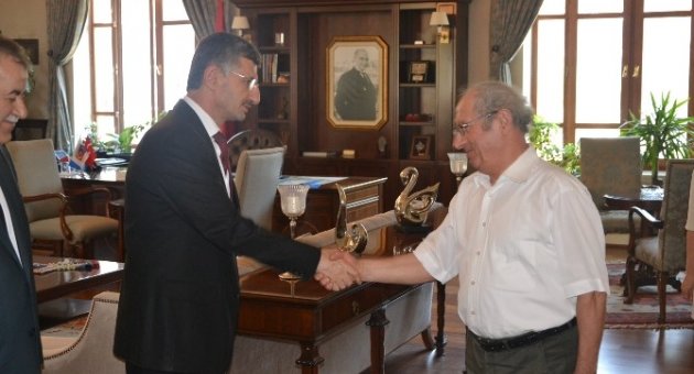 Vali Erdoğan Bektaş Personeliyle Bayramlaştı
