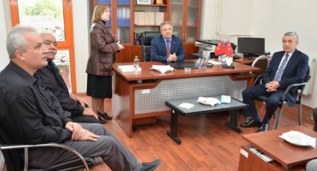 Vali Kahraman Yaşlıları Koruma Derneğini Ziyaret Etti