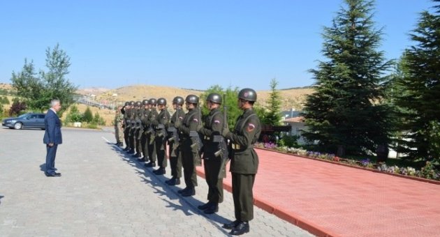 Vali Kamçı, Albay Yılmaz’ı Ziyaret Etti