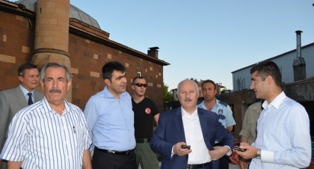 Vali Öztürk Adilcevaz’da İftar Yemeğine Katıldı
