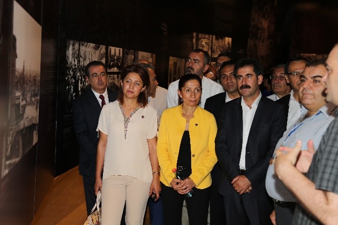 Van Büyükşehir Belediyesi Eş Başkanları Sarkisyan İle Görüştü