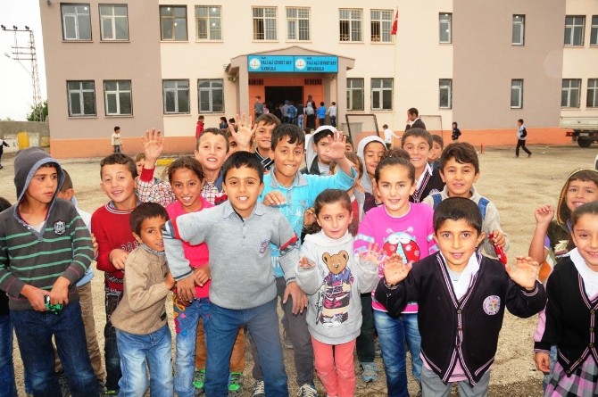 Van’da Yakılan Okulda Ders Zili Çaldı