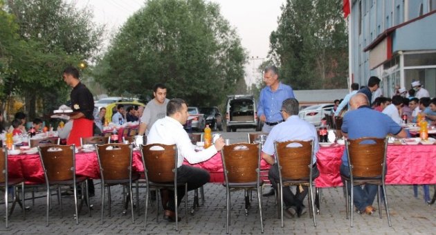 Varto Devlet Hastanesi’nde İftar Yemeği
