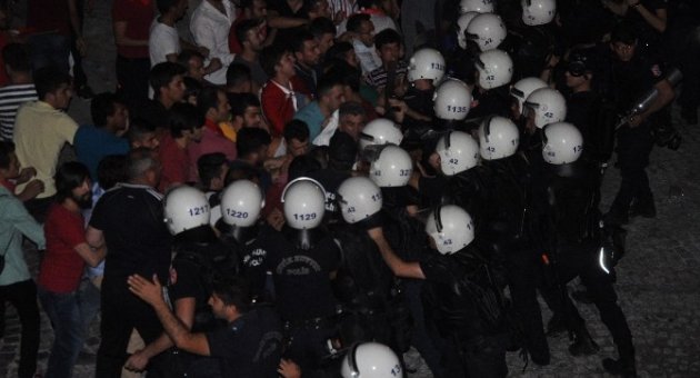 Vatandaşlar HDP İl Başkanlığına Yürüdü