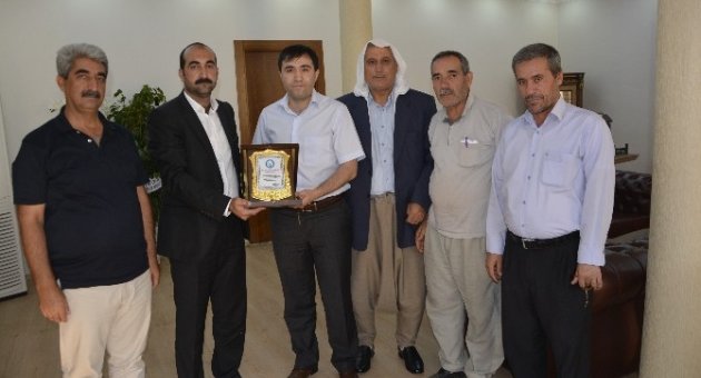 Viranşehir De Zahireciler Derneği’den Kaymakam Citer’e Plaket