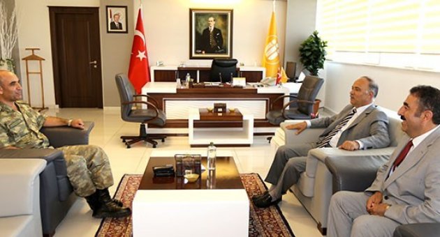 Yeni Komutan, Rektörü Ziyaret Etti