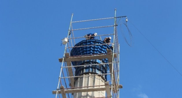 Yıkılan Caminin Minareleri Yeniden Yükseliyor