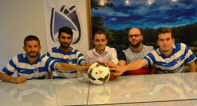 Yunusemre Belediyespor 3 Futbolcu Transfer Etti